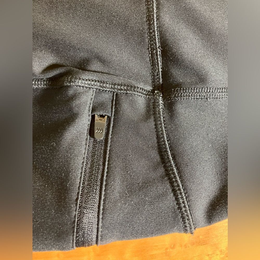 All In Motion, ankle leggings, zippered pockets, size XS, excellent condition - Picture 2 of 3